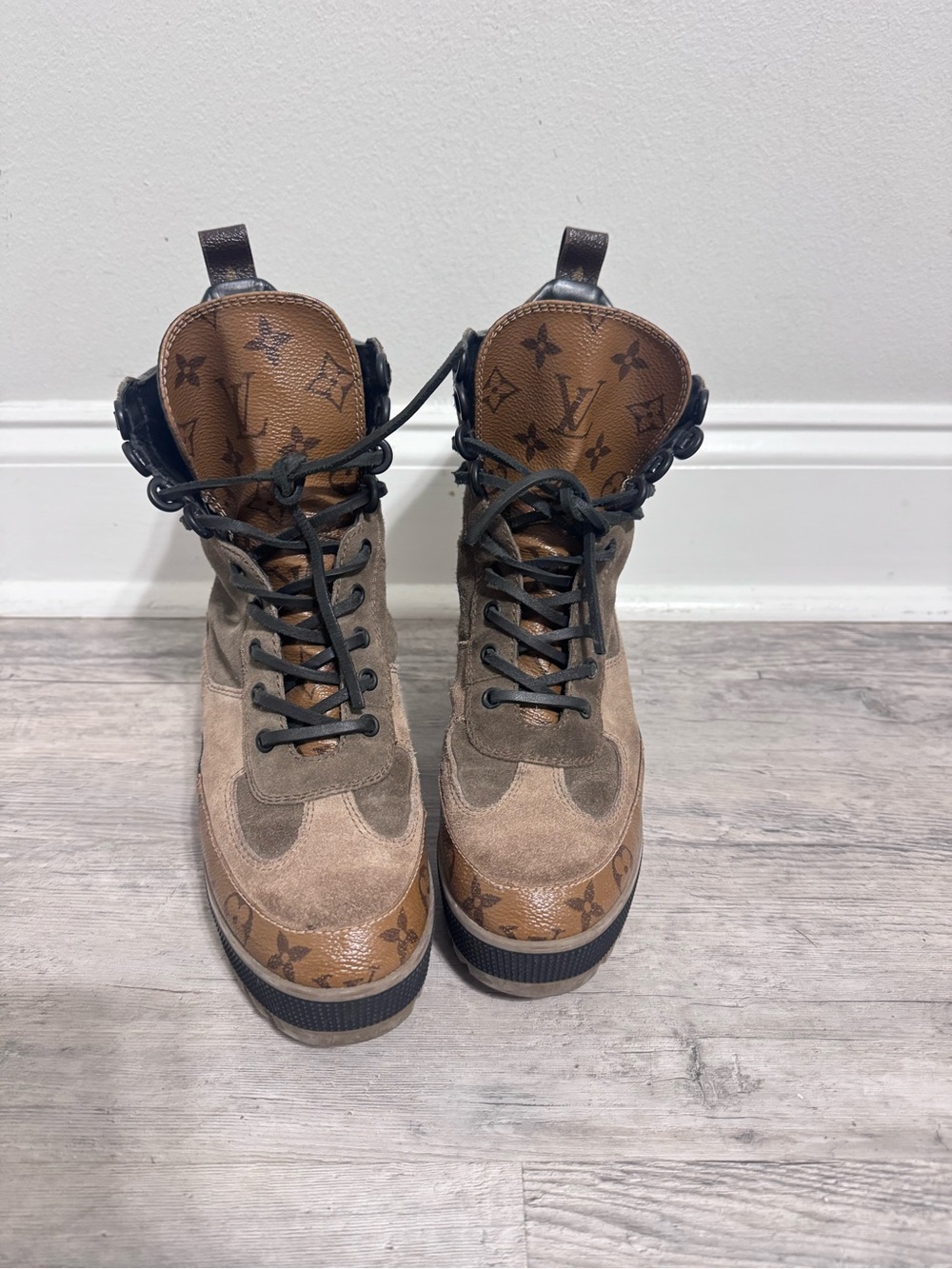 Louis Vuitton Laureate Platform Desert Boots Taupe Suede Monogram - Picture 2 of 5